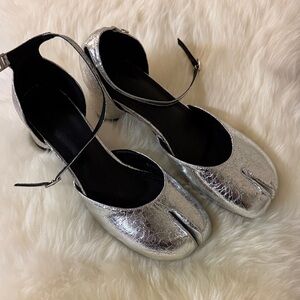 TABIS TABI MARGIELA STYLE CRACKED SILVER HEELS